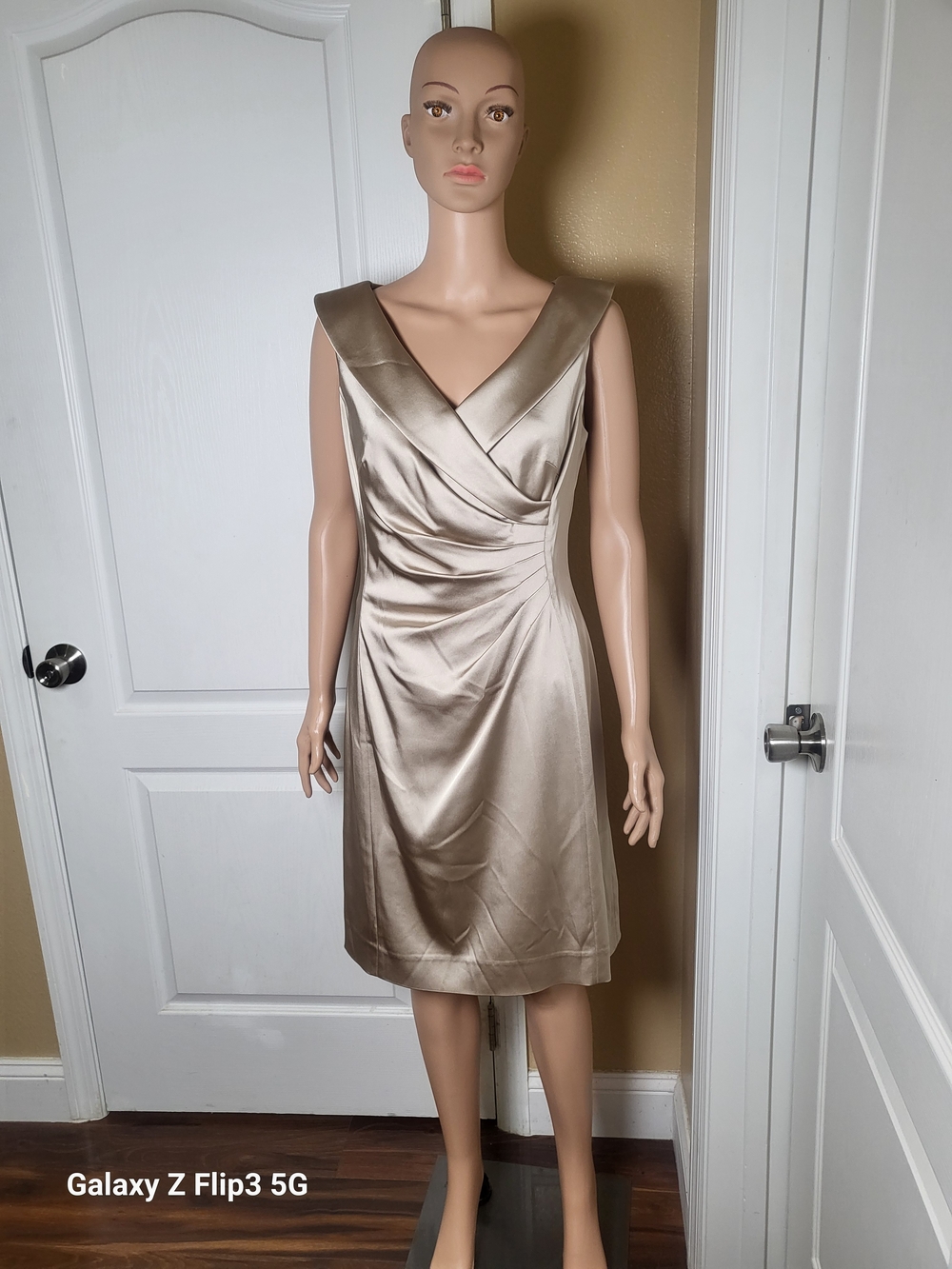 Tahari Arthur S. Levine Champagne Satin Cocktail (8) Pre-owned